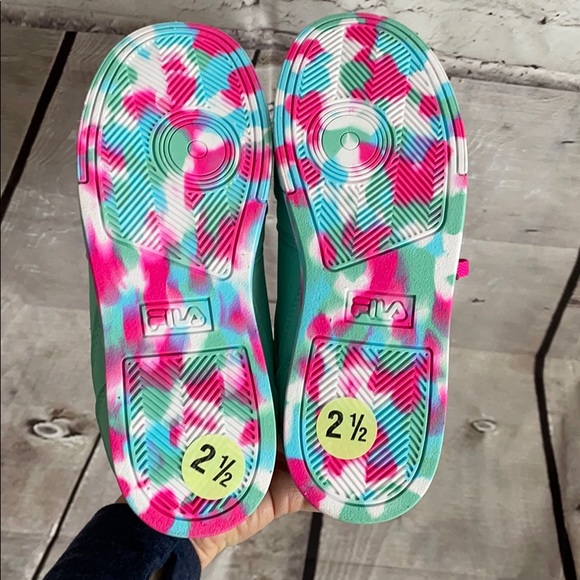 FILA girls high top sneakers in size 2.5 NWOT - Picture 3 of 16